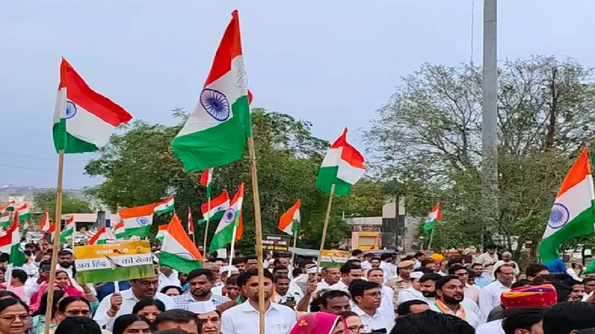 Tiranga Shaurya Samman Yatra : दिल्ली, हरियाणा समेत कई जगहों पर निकाली गई तिरंगा शौर्य सम्मान यात्रा, भारत माता और सेना की जय-जयकार