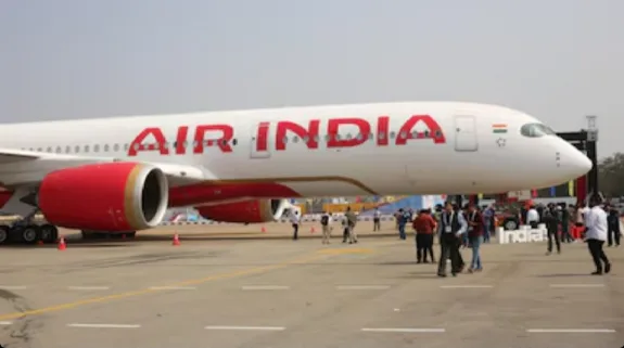 Air India Cancelled 8 Flights : एयर इंडिया ने कैंसिल की 8 फ्लाइट्स, अहमदाबाद विमान हादसे के बाद उड़ानों की संख्या घटा रही कंपनी