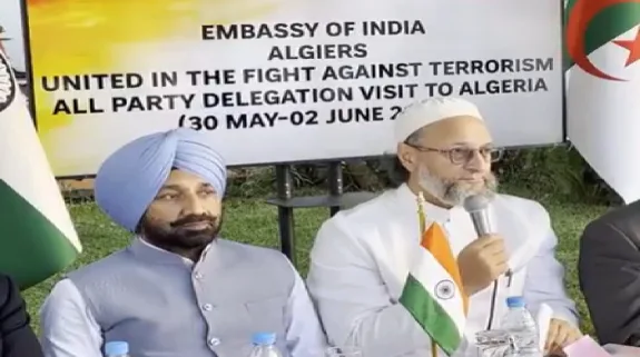 Asaduddin Owaisi Slams Pakistan On Terror: ‘जेल में रहते हुए आतंकी लखवी बाप बन गया!’, उदाहरण देते हुए असदुद्दीन ओवैसी ने दहशतगर्दी फैला रहे पाकिस्तान की खोली पोल