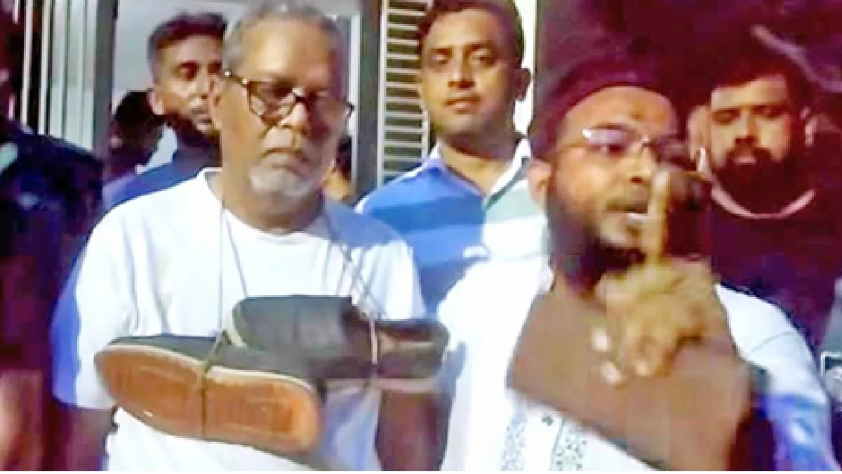 Bangladesh Former CEC Nurul Huda Arrested : बांग्लादेश के पूर्व मुख्य चुनाव आयुक्त नुरुल हुदा गिरफ्तार, भीड़ ने बेइज्जत कर पीटा