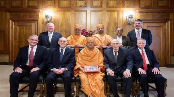 BAPS Saint Meet LDS Church Officials: एलडीएस चर्च के प्रथम अध्यक्ष मंडल से बीएपीएस के संत ब्रह्मविहारिदास स्वामी ने की मुलाकात, वैश्विक शांति के साथ सेवा और मानवीय सहयोग पर हुई चर्चा