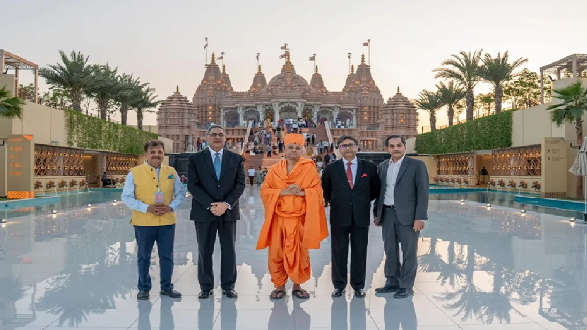 Vikram Misri At BAPS Hindu Temple, Abu Dhabi : अबू धाबी के बीएपीएस हिंदू मंदिर की भव्यता को देखकर अभिभूत हुए भारतीय विदेश सचिव विक्रम मिस्री
