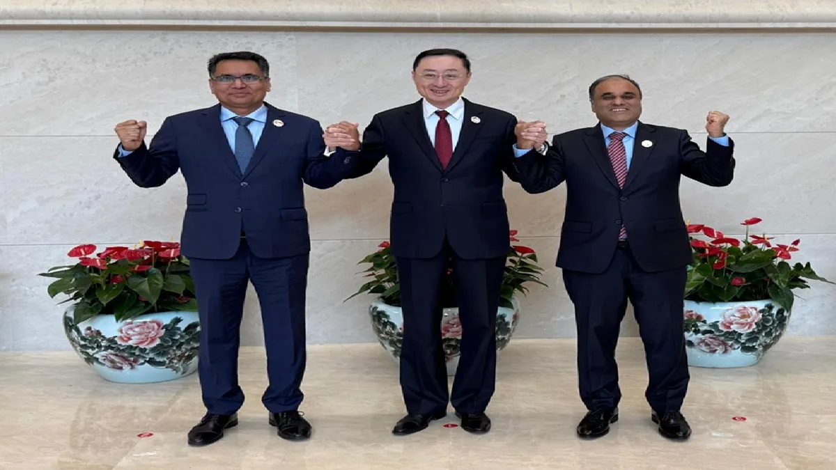 China-Pakistan-Bangladesh Trilateral Meeting : चीन की पाकिस्तान और बांग्लादेश के साथ पहली बार त्रिपक्षीय बैठक, क्या भारत के खिलाफ रचा जा रहा षड्यंत्र?