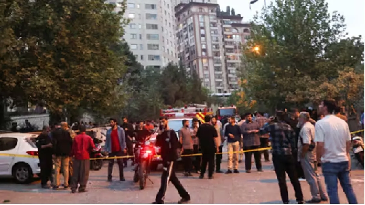 Indian Embassy Issued Advisory For Its Citizens In Iran : जो खुद से सुरक्षित स्थान पर जा सकते हैं वो निकल जाएं, ईरान में फंसे भारतीयों को दूतावास ने दी सलाह, सहायता के लिए बनाया कंट्रोल रूम