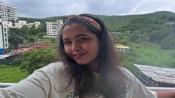 भाई-बहनों के साथ घूमने निकलीं अक्षरा सिंह, एक्ट्रेस का हेक्टिक सफर देख छूट जाएगा पसीना