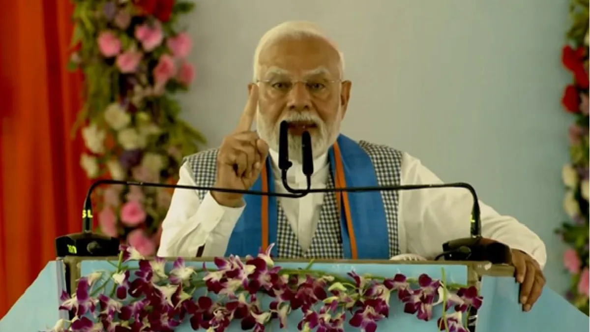 PM Narendra Modi Siwan Rally : पंजे और लालटेन ने मिलकर ऐसी लूट…पीएम नरेंद्र मोदी ने बिहार के लोगों को याद दिलाया जंगलराज, किया सतर्क