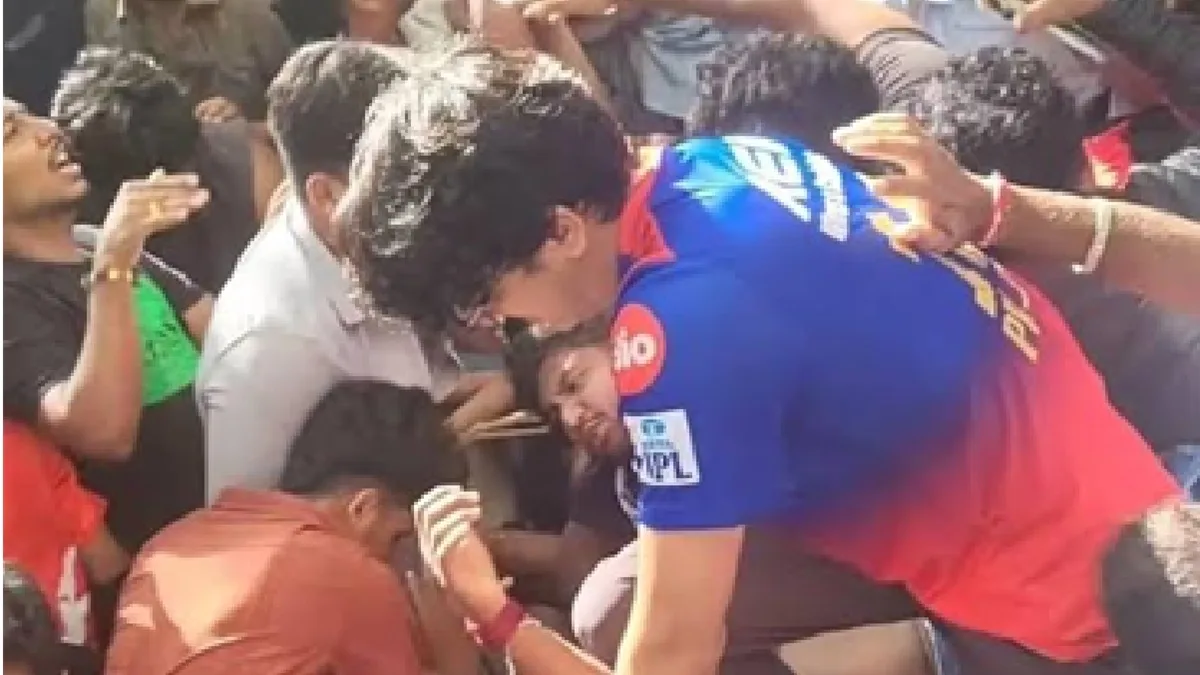 Why Stampede Happened In Bengaluru: बेंगलुरु में भगदड़ की जांच के सीएम सिद्धारामैया ने दिए आदेश, फ्री पास और विक्ट्री परेड पर कन्फ्यूजन से जुट गई थी लाखों की भीड़!