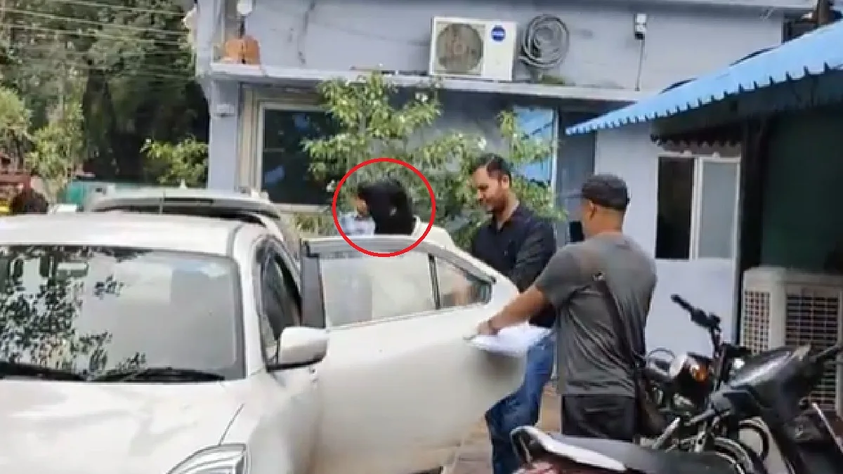 Raja Raghuvanshi Murder Case: राजा रघुवंशी हत्याकांड में मेघालय पुलिस ने अब प्रॉपर्टी ब्रोकर को किया गिरफ्तार, सिलोम जेम्स पर लगा है ये गंभीर आरोप