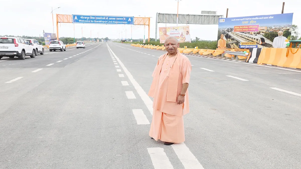 Yogi Adityanath Inaugurated ‘Gorakhpur Link Expressway’ : जहन्नुम का टिकट दे दिया जाएगा, देश की सुरक्षा को चुनौती देने वालों को योगी आदित्यनाथ की दो टूक, आजमगढ़ में ‘गोरखपुर लिंक एक्सप्रेस-वे’ का किया लोकार्पण