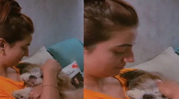अक्षरा सिंह ने अपने पेट डॉग पर लुटाया प्यार, एक्ट्रेस ने शेयर की कुछ अनदेखी तस्वीर