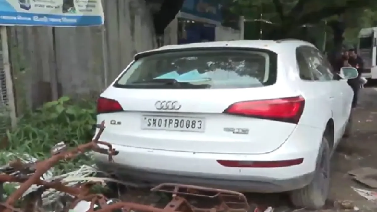 Audi Driver Crush People In Delhi: दिल्ली के वसंत विहार में तेज रफ्तार से ऑडी चला रहे शख्स ने पांच लोगों को कुचला, शराब के नशे में फुटपाथ पर चढ़ाई कार