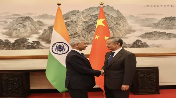 Foreign Minister Jaishankar Meets Chinese Counterpart Wang Yi : विदेश मंत्री जयशंकर पहुंचे बीजिंग, चीनी समकक्ष वांग यी के साथ कई मुद्दों पर हुई द्विपक्षीय वार्ता