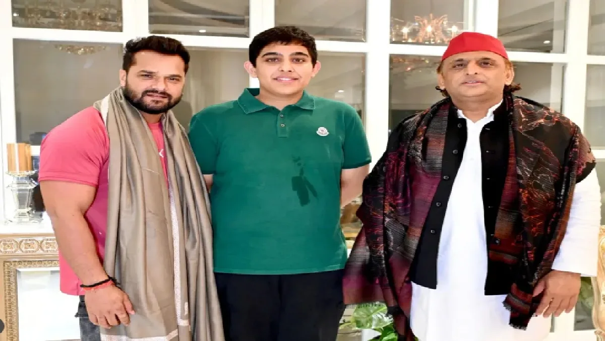 विधानसभा चुनाव लड़ने वाले हैं खेसारी लाल यादव, अखिलेश संग हुई चुनावी चर्चा!