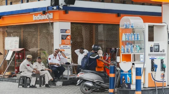 EOL Vehicles Issue Delhi : दिल्ली में 10-15 साल पुराने वाहनों को ईंधन न देने का आदेश होगा वापस! पर्यावरण मंत्री मनजिंदर सिंह सिरसा ने सीएक्यूएम लिखा पत्र