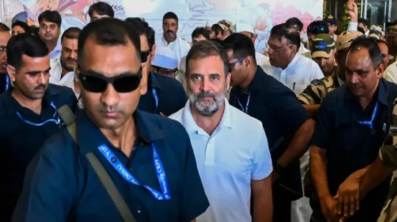 Lucknow Court Grants Bail To Rahul Gandhi : भारतीय सैनिकों के खिलाफ अपमानजनक टिप्पणी मामले में राहुल गांधी को लखनऊ कोर्ट में पेशी के बाद मिली जमानत
